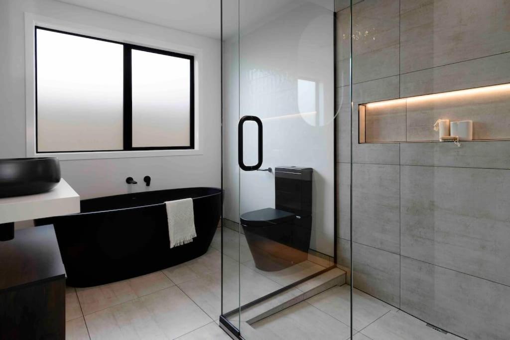 Villa Luxury Escape In Cbd - Walking Distance To Town à Tauranga Extérieur photo