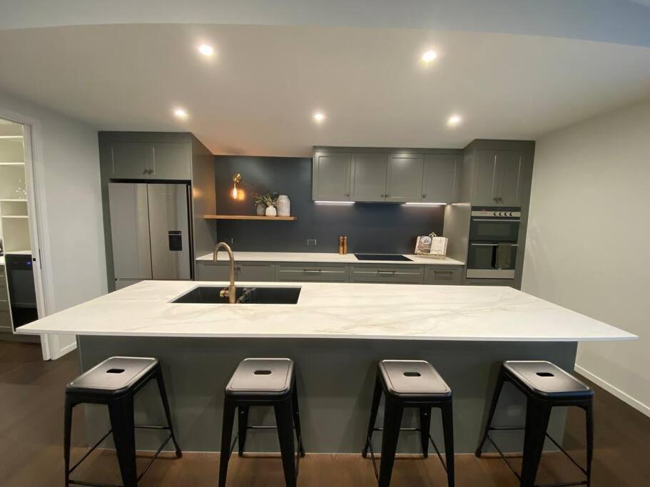 Villa Luxury Escape In Cbd - Walking Distance To Town à Tauranga Extérieur photo